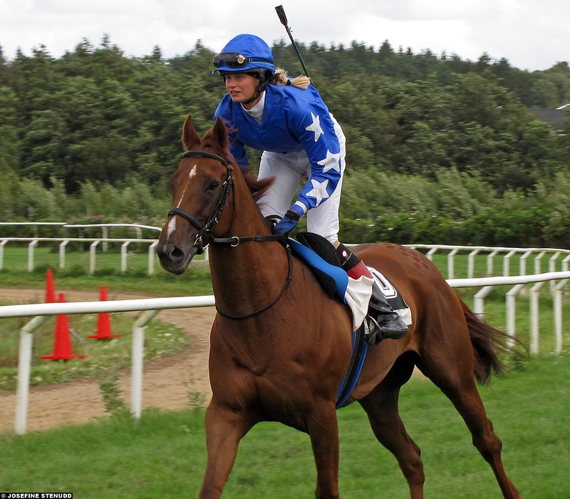 rencontre de delphine santiago femme jockey